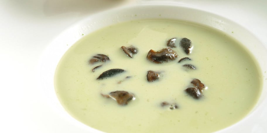 Velouté van aromatische kruiden met wijngaardslakken