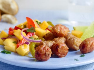 Rijstballetjes met pittige mangosalade