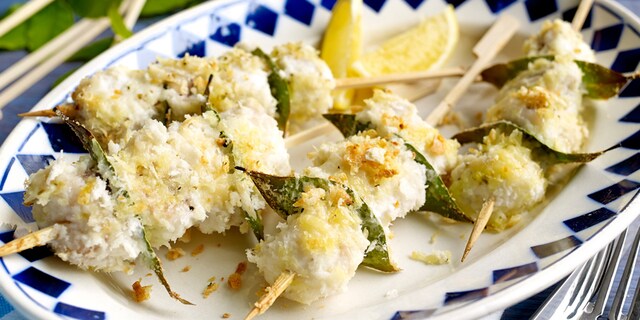 Brochettes van kabeljauw met laurier en parmezaan