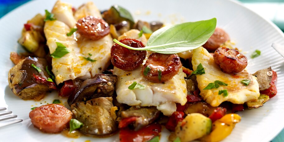 Roodbaarshaasje met chorizo en gegrilde groenten