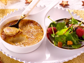 Crème brûlée au foie gras et salade au pain d’épices et aux framboises
