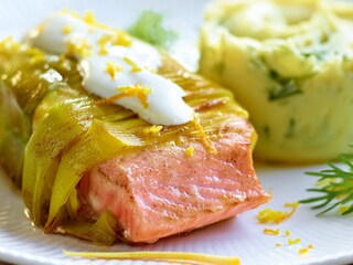 Zalmfilets in groen jasje