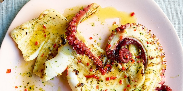 Poulpe et calamars à l'huile de persil maison