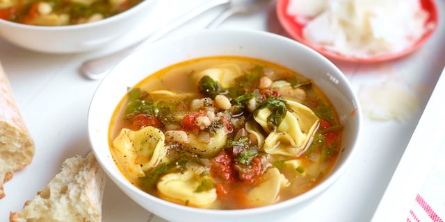 Maaltijdsoep met tortellini