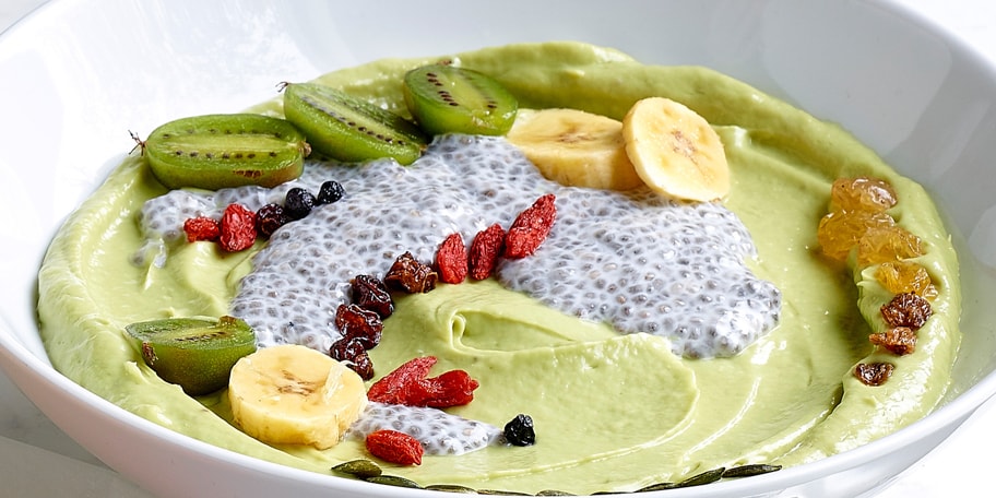 Smoothiebowl met avocado, banaan en honing