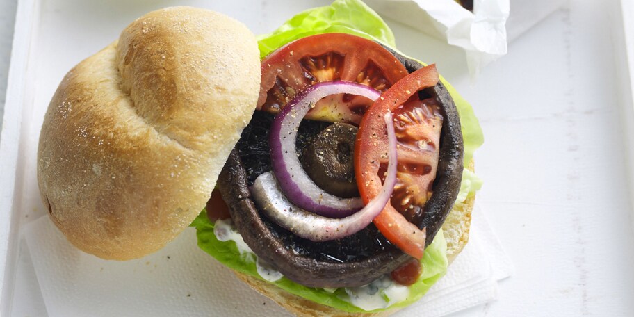Portobelloburgers met groentefrietjes en tartaar