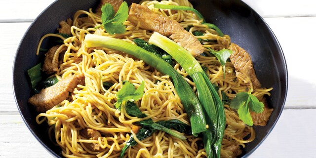 Dinde, légumes et nouilles au wok