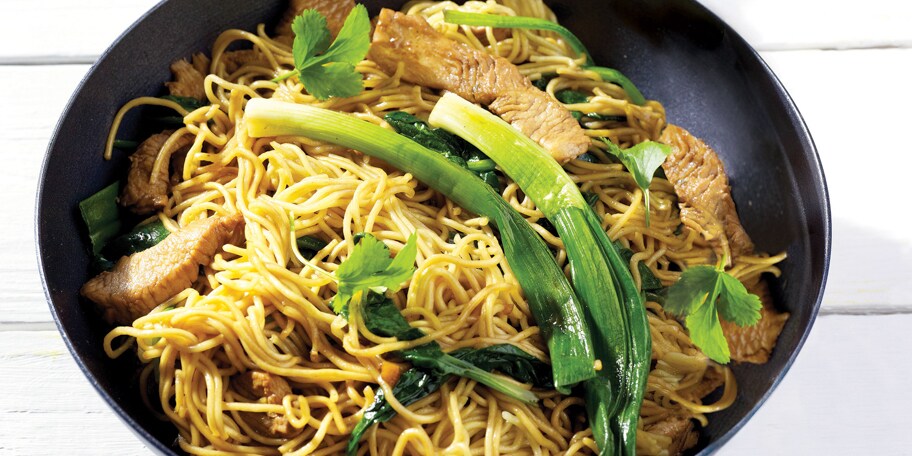 Wok met kalkoen, groenten en noedels