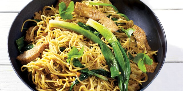 Wok met kalkoen, groenten en noedels