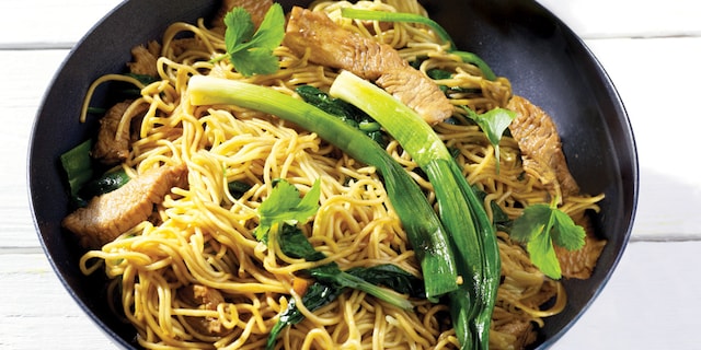 Wok met kalkoen, groenten en noedels