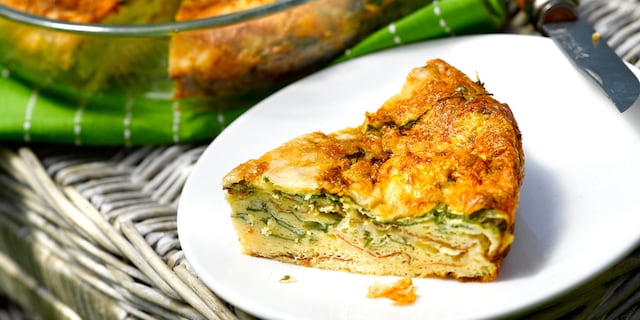 Frittata met aubergines, tomaten en zalm