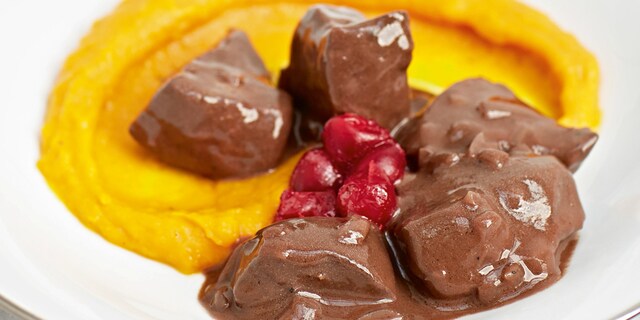 Ragoût de biche au chocolat, purée de potimarron