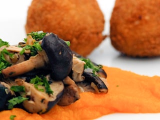 Croquettes de chicons, noix à la bière et ragoût de champignons