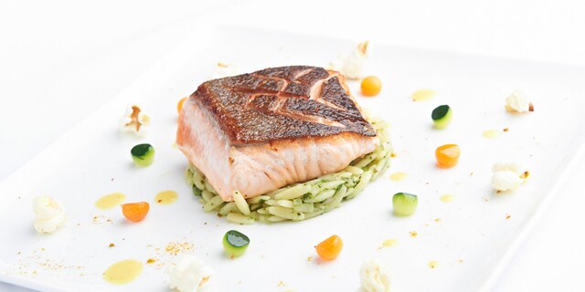 Zalmpannetje met mango-curry, Griekse pasta met pesto, popcorn, groenteballetjes met rozemarijn