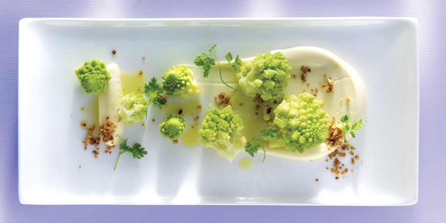 Romanesco à la mayonnaise et au crumble de pain