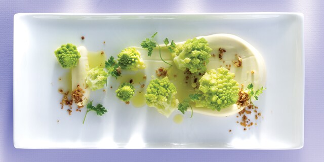 Romanesco à la mayonnaise et au crumble de pain