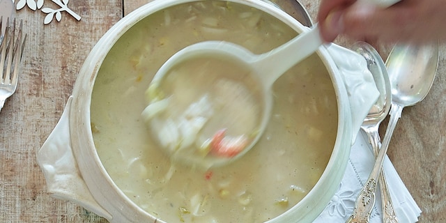 Potage de chicons aux poissons et aux écrevisses