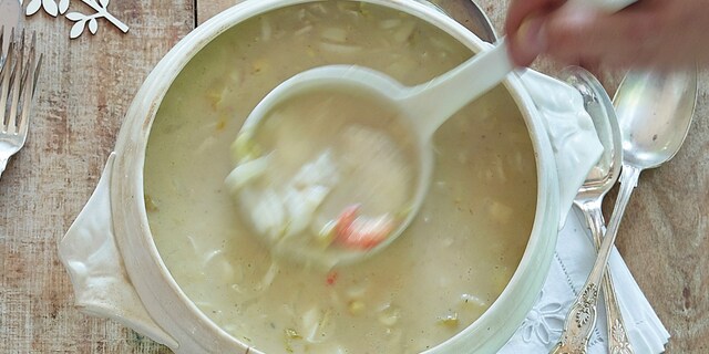 Potage de chicons aux poissons et aux écrevisses