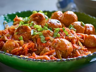 Kippengehaktballetjes op ossobuco wijze