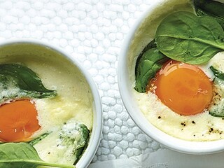 Œufs en cocotte met spinazie