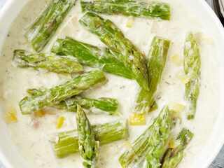 Groene asperges met gekonfijte citroen