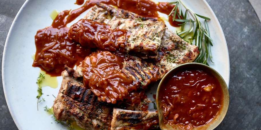 Barbecuesaus met 'Jack Daniels' en ribbetjes