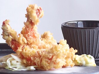 Ebi Furai : Scampis panés, salade de chou et sauce tartare à la japonaise