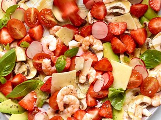 Salade de fraises à l’avocat et aux crevettes