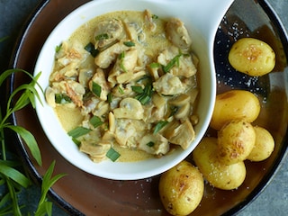 Dés de poulet aux champignons et à l’estragon