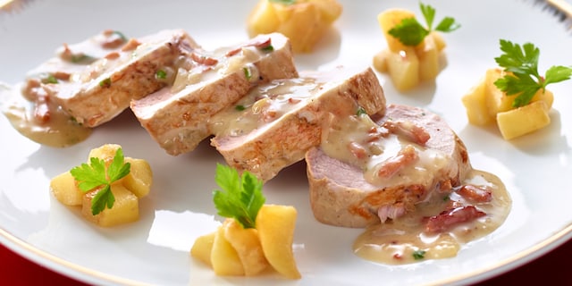 Filet mignon au cidre brut et pommes caramélisées