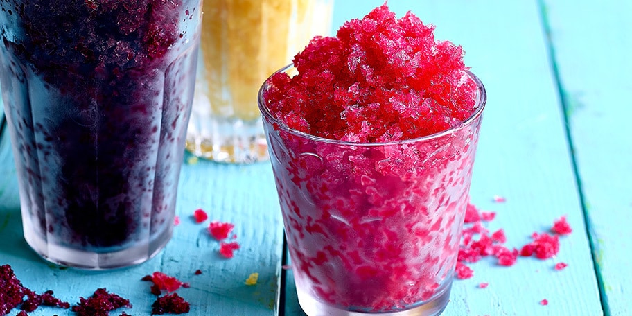 Granita van rode vruchten met porto en rode wijn