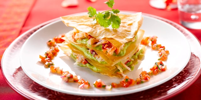 Millefeuilles d’avocat au crabe et salsa aux tomates