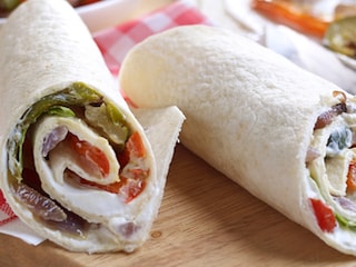 Wraps met geitenkaas en geroosterde groenten