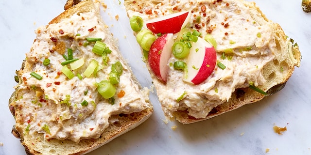 Zuurdesembrood met sardines