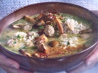 Soupe de risotto aux boulettes de légumes et champignons