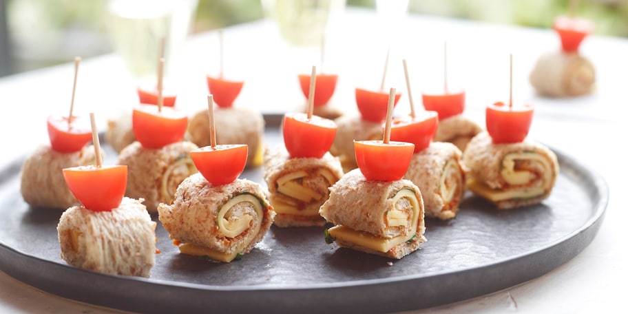 Aperitiefrolletjes met Gouda en tapenade