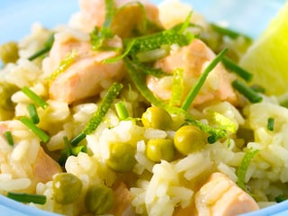 Pilaf met zalm en limoen