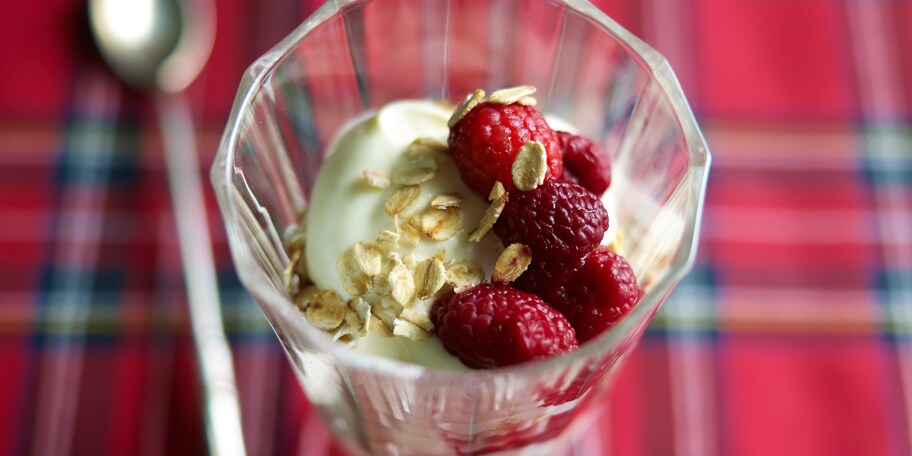 Cranachan - Slagroom met havervlokken en frambozen