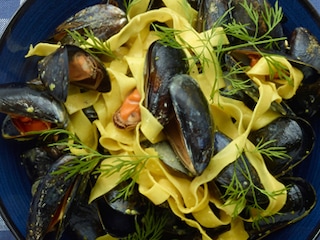 Moules au pastis, pâtes et aïoli