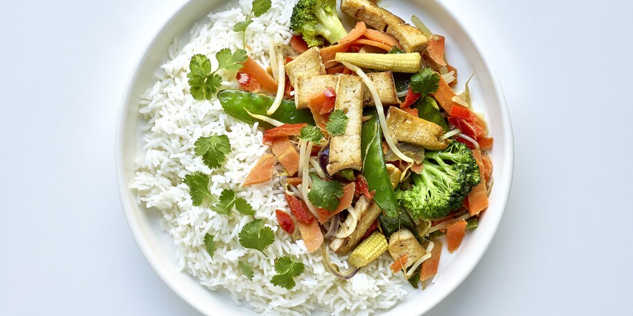 Thaïse curry met jonge groentjes en tofu