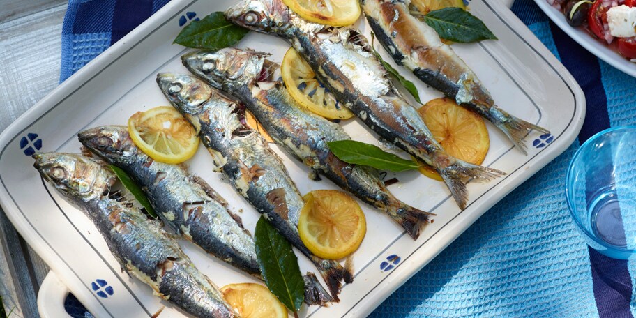 Gegrilde sardines met laurier en citroen