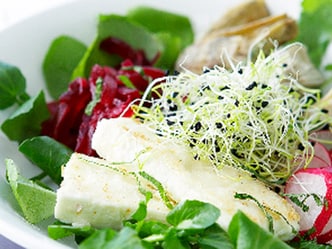 Salade van waterkers met gegrilde artisjokken en feta