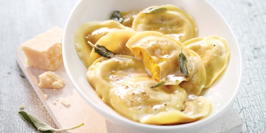 Ravioli met pompoen en salieboter