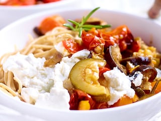 Spaghetti met geroosterde groenten en ricotta