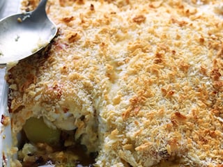 Crumble met roodbaars, venkel en courgette