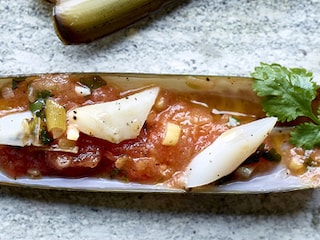 Couteaux à la tomate, à la coriandre et à l'ail