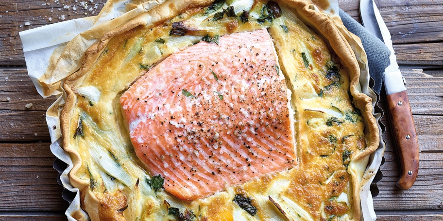 Aspergequiche met zalm en waterkers