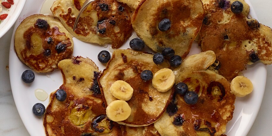 Pancakes met bosbessen en banaan
