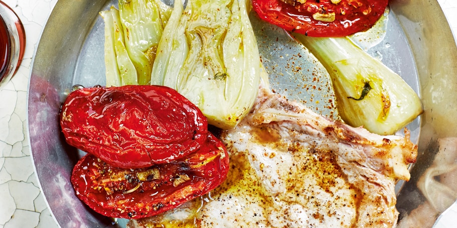 Kalfskoteletten, gestoofde venkel met pastis gekonfijte halve tomaten