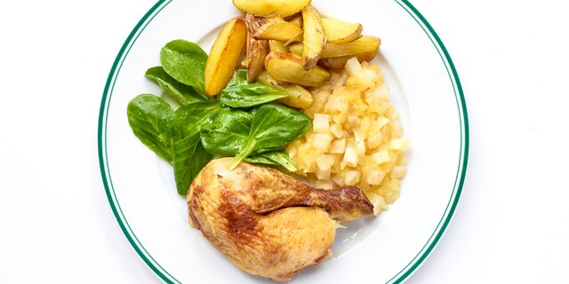 Kip met appel-knolseldercompote